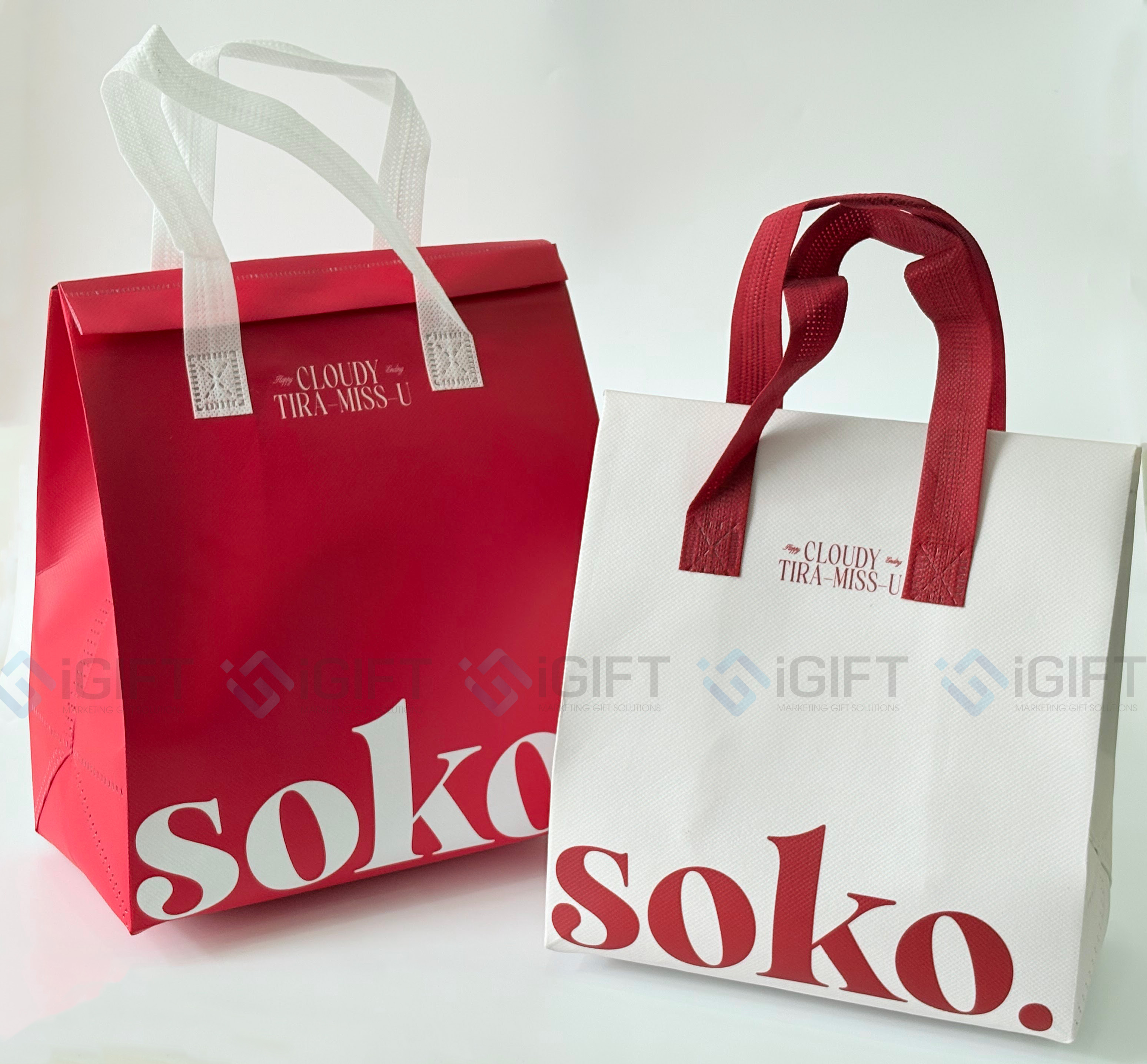 Vì sao các thương hiệu trà sữa lớn đều đầu tư túi giữ nhiệt trà sữa in logo? Quà tặng công nghệ doanh nghiệp