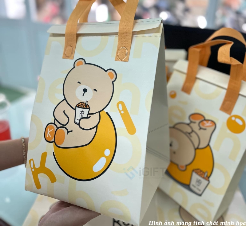 Túi giữ nhiệt in logo có mấy loại? Ưu và Nhược điểm 4 Túi giữ nhiệt in logo có mấy loại? Ưu và Nhược điểm Quà tặng công nghệ doanh nghiệp