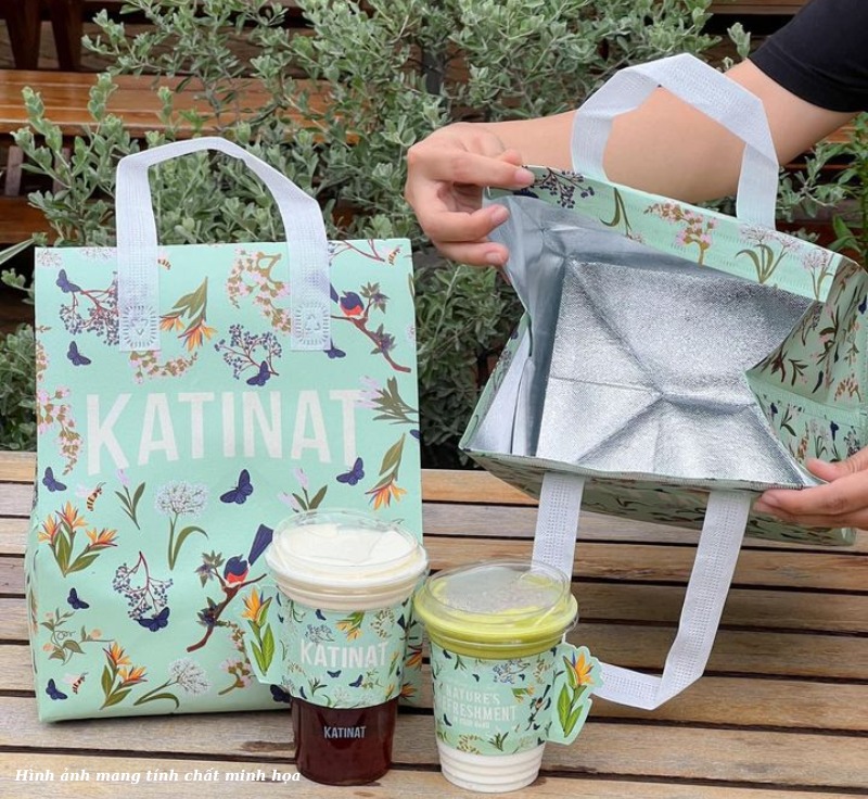 5 Lý do túi giữ nhiệt in logo được nhiều Brand F&B săn đón trong mùa hè 2025 1 5 Lý do túi giữ nhiệt in logo được nhiều Brand F&B săn đón trong mùa hè 2025 Quà tặng công nghệ doanh nghiệp