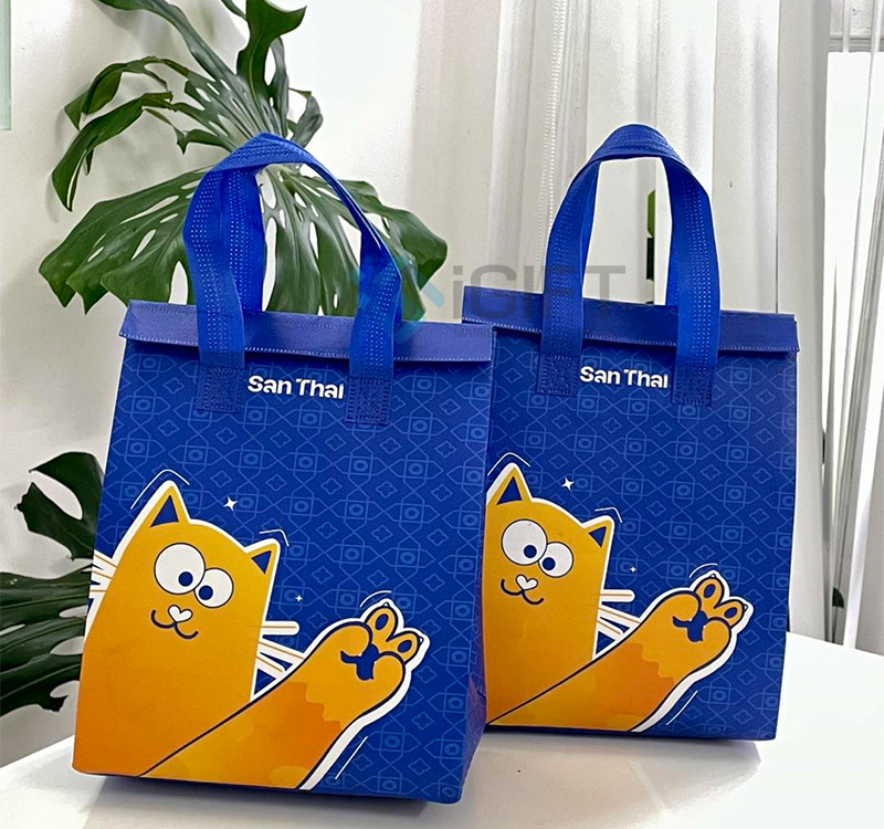 Túi giữ nhiệt trà sữa in logo HOT trend mùa hè 2025 Quà tặng công nghệ doanh nghiệp