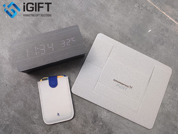 Gift set Ví Dax, Giá Đỡ Laptop Và Đồng Hồ Gỗ Led Khắc Logo Grundfos 3 Gift set Ví Dax, Giá Đỡ Laptop Và Đồng Hồ Gỗ Led Khắc Logo Grundfos Quà tặng công nghệ doanh nghiệp