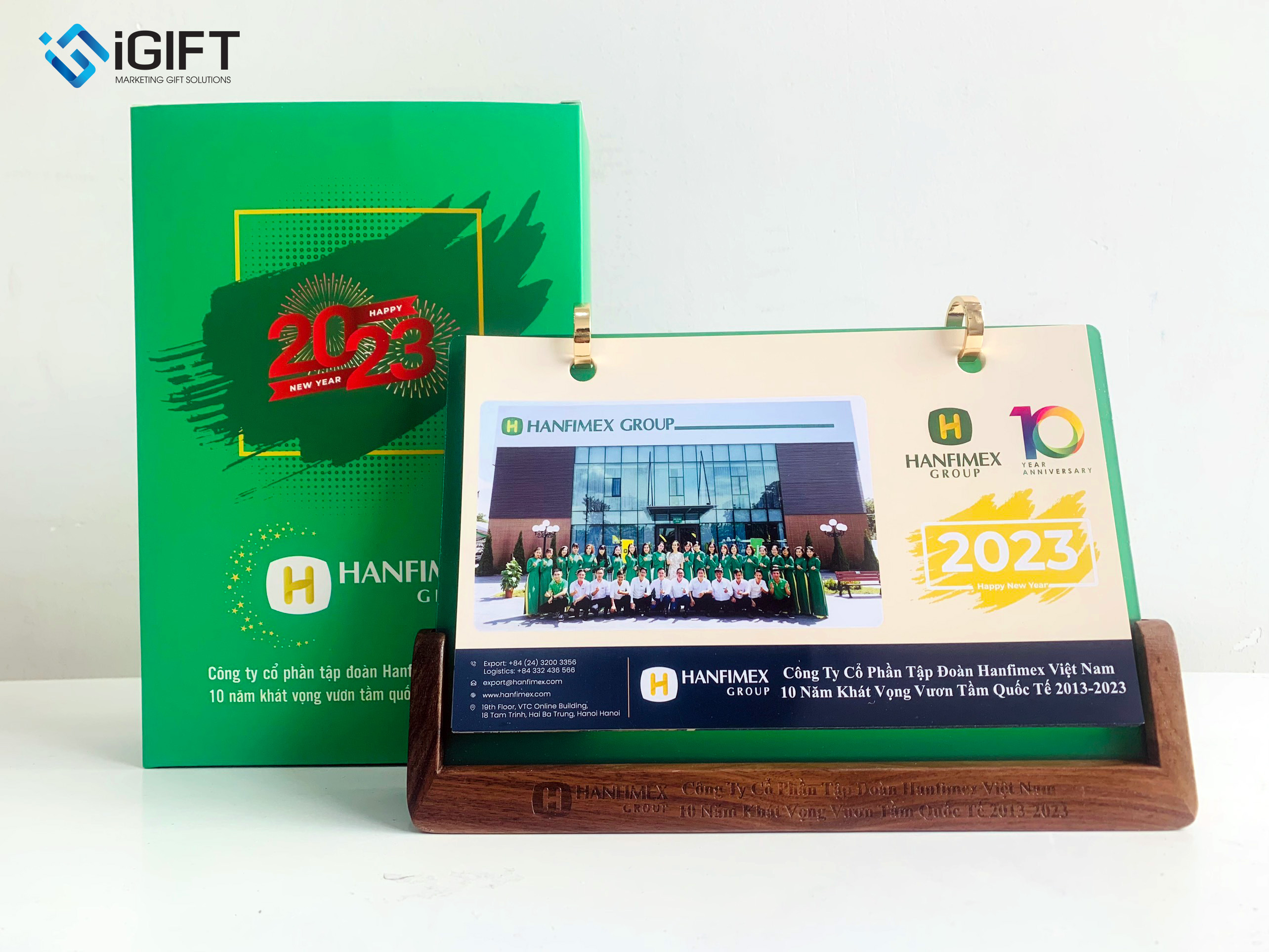 IGIFT - Nhà Cung Cấp Lịch Gỗ In Khắc Logo Theo Yêu Cầu 1 Lịch gỗ để bàn khắc logo Hanfimex – IGIFT