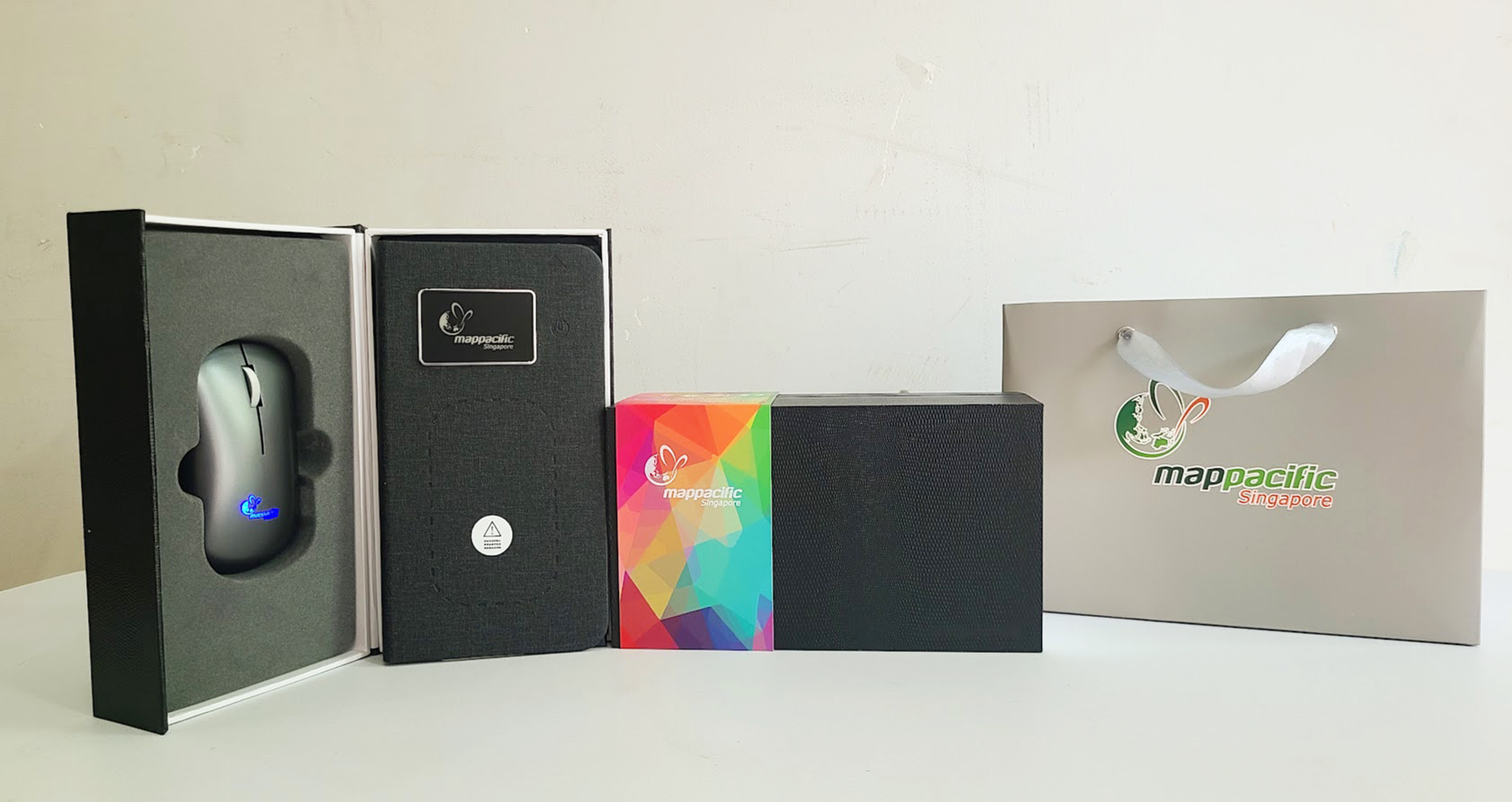 Bộ giftset chuột và lót chuột kiêm sạc không dây logo phát sáng Map Pacific – IGIFT