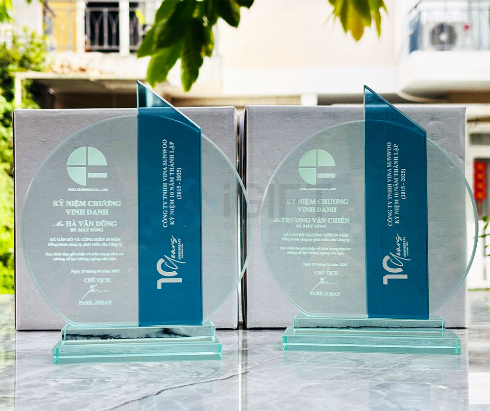 Kỷ niệm chương vinh danh - In ấn theo yêu cầu Công Ty VINA SUNWOO Quà tặng công nghệ doanh nghiệp