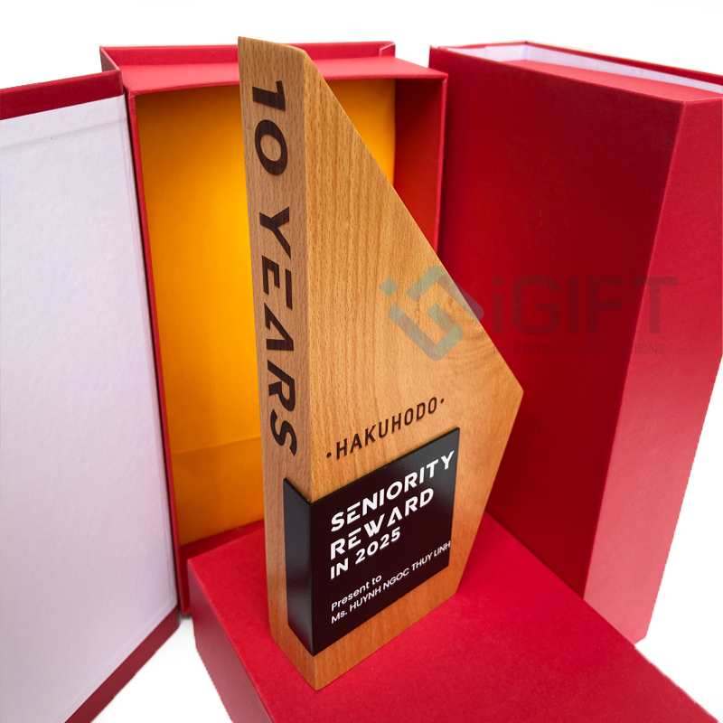 Kỷ niệm chương gỗ - Khắc logo theo yêu cầu