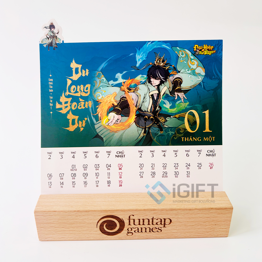 Lịch đế gỗ khắc logo FUNTAP GAMES Quà tặng công nghệ doanh nghiệp