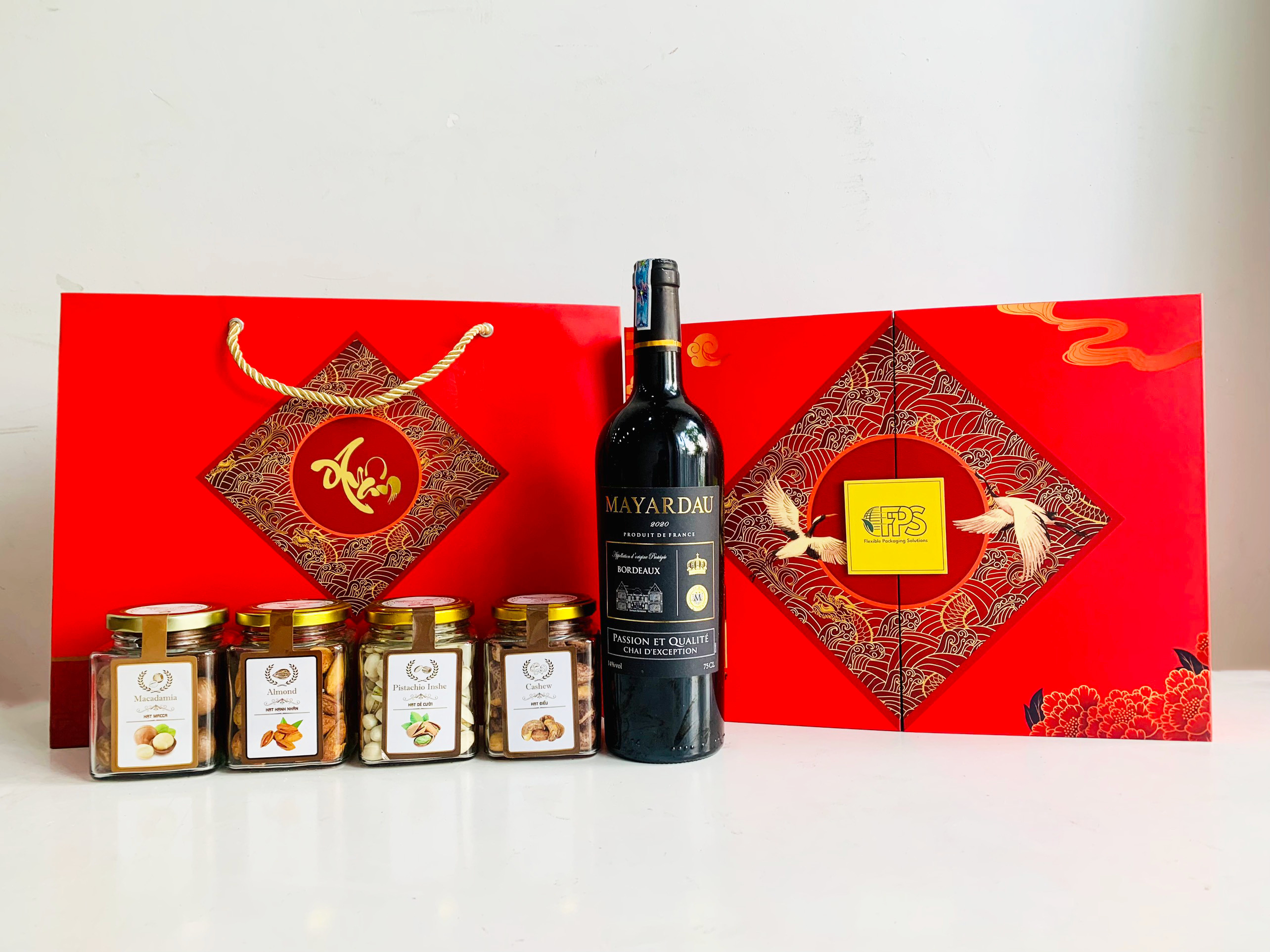 Bộ quà tặng Tết rượu vang và hạt QT07 – IGIFT