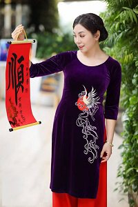 Ao dai cach tan trung nien