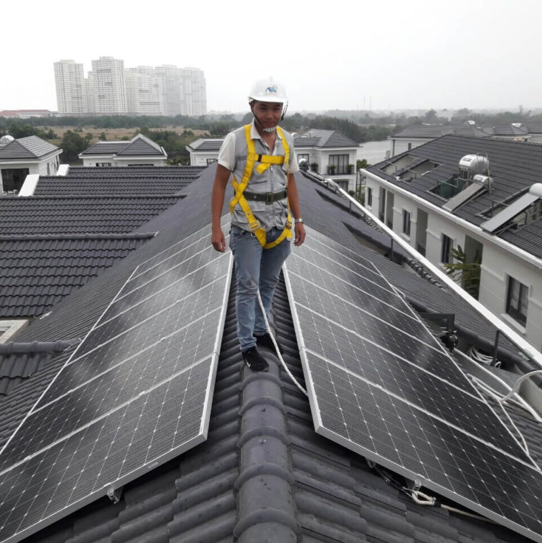 Lắp đặt điện năng lượng mặt trời trên mái nhà