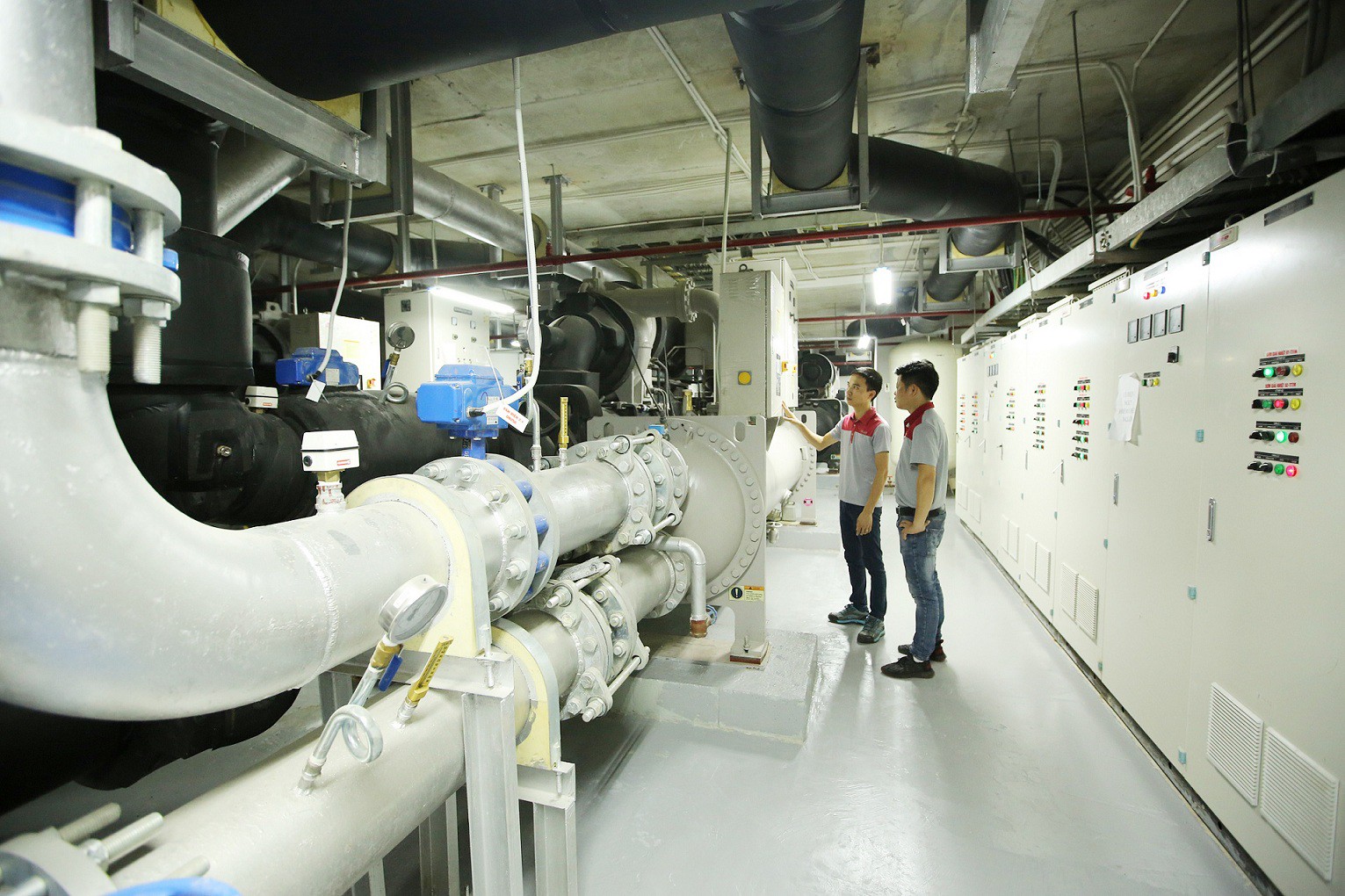 Địa chỉ chuyên thi công, lắp đặt hệ thống máy lạnh công nghiệp chiller uy tín