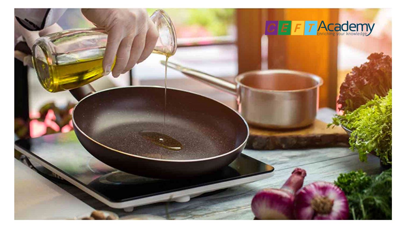 Vì sao khi xào nấu, dầu trong chảo hay bị bắn tung ra ngoài?