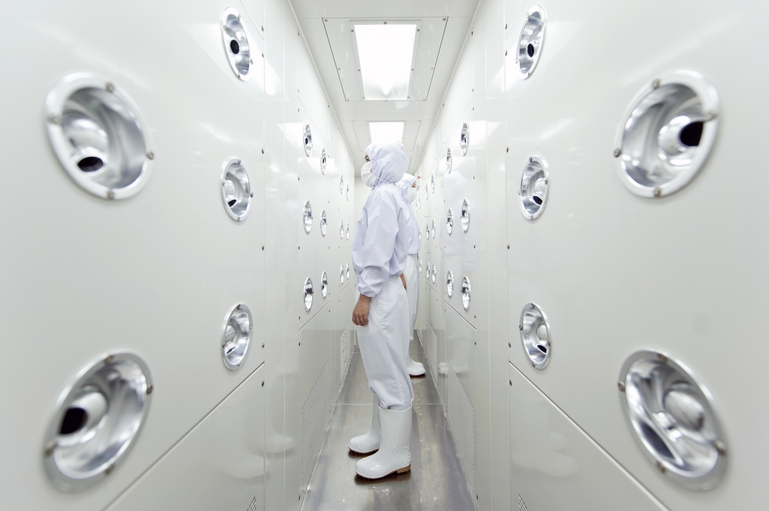 air shower trong các phòng sạch