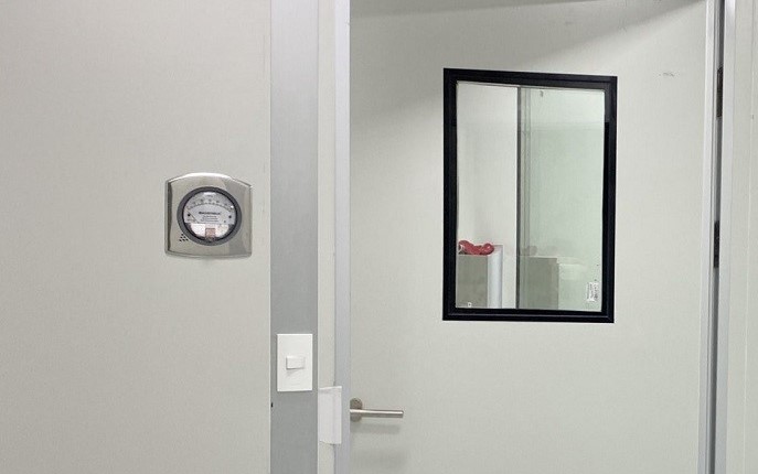 Đồng hồ chênh áp trong phòng sạch