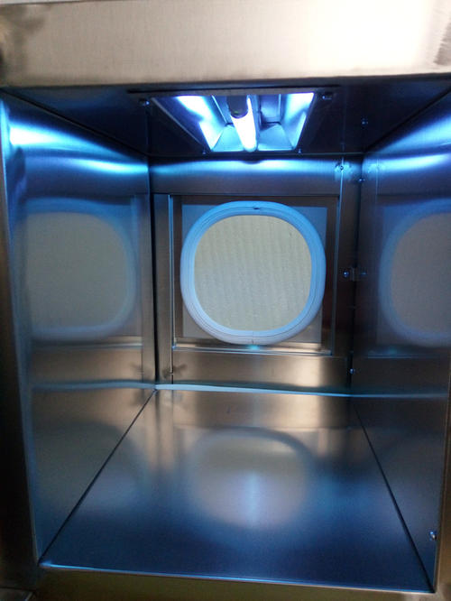 Pass Box trang bị đèn UV - cực tím