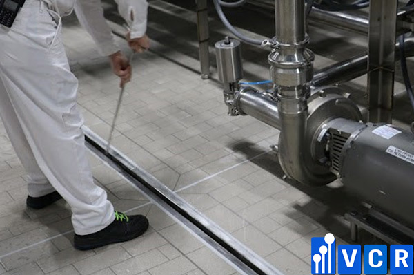 rảnh thoát nước trong vệ sinh nhà máy thực phẩm