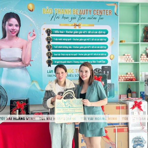 feedback-thuc-te-tu-khach-hang-ve-tui-vai-qua-tang-tu-bao-thanh-beauty-center