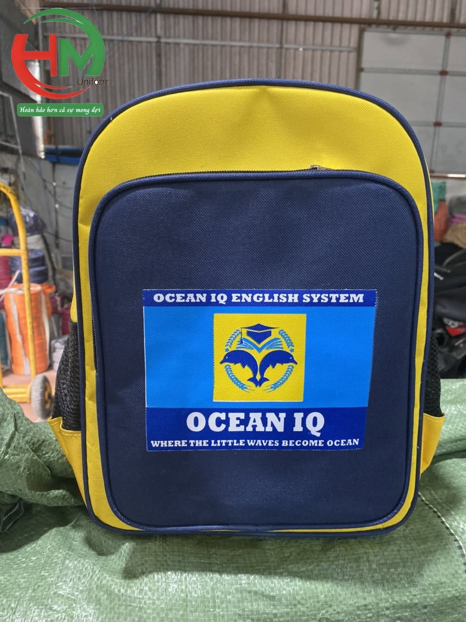 Mẫu balo quà tặng trung tâm anh ngữ ocean iq english system