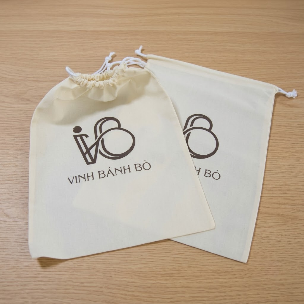 mẫu túi vải không dệt in logo dạng dây rút