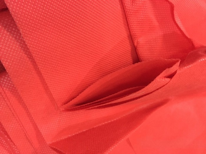 Bước đầu lựa chọn chất liệu vải trong quy trình sản xuất túi vải không dệt đựng quà Tết 