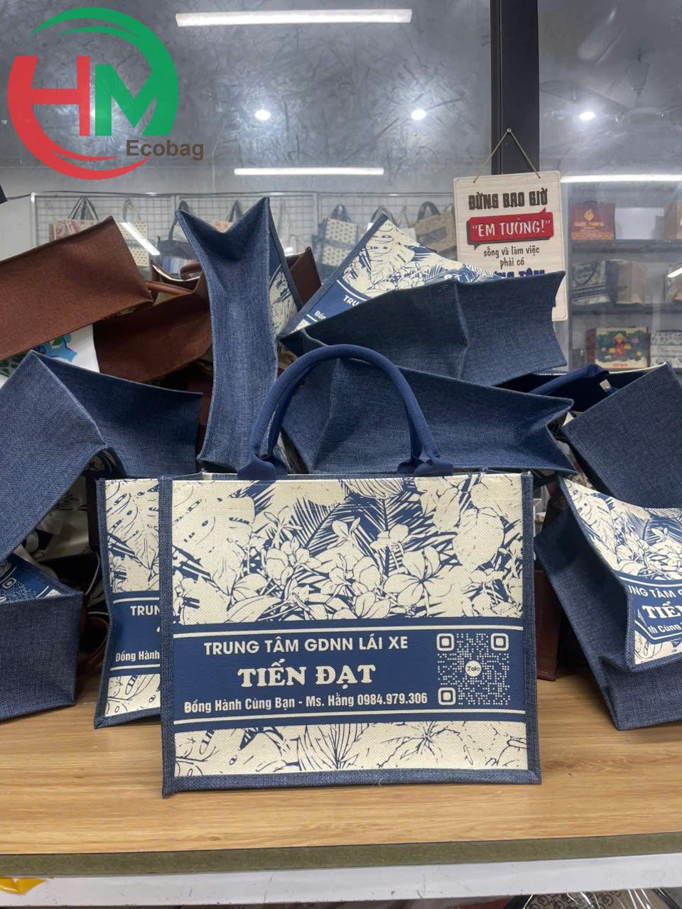 Túi vải linen in logo trung tâm GDNN lái xe Tiến Đạt sản xuất tại xưởng Túi Vải Hoàng Minh