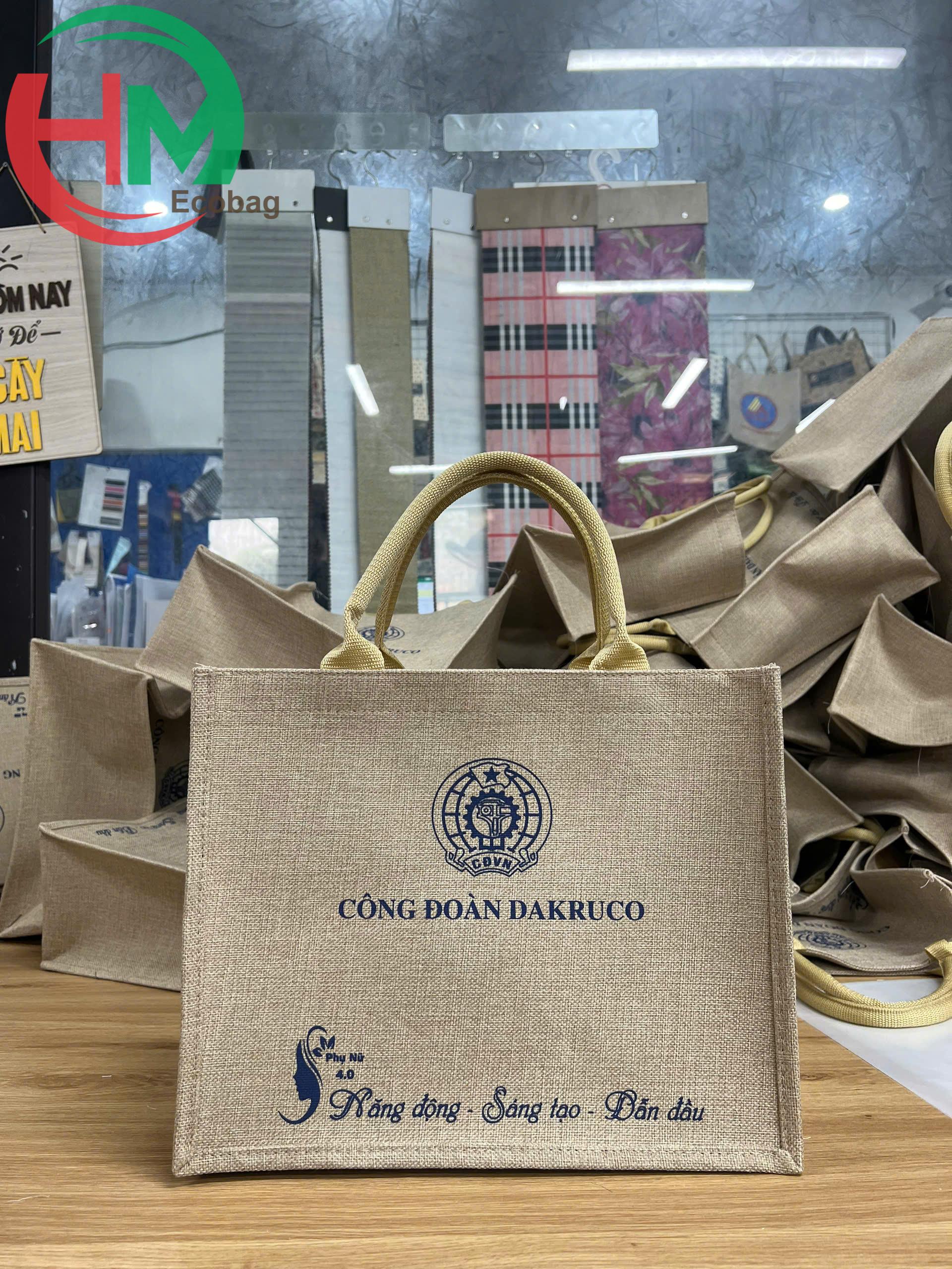 Túi vải linen công đoàn dakruco sản xuất tại xưởng Túi Vải Hoàng Minh