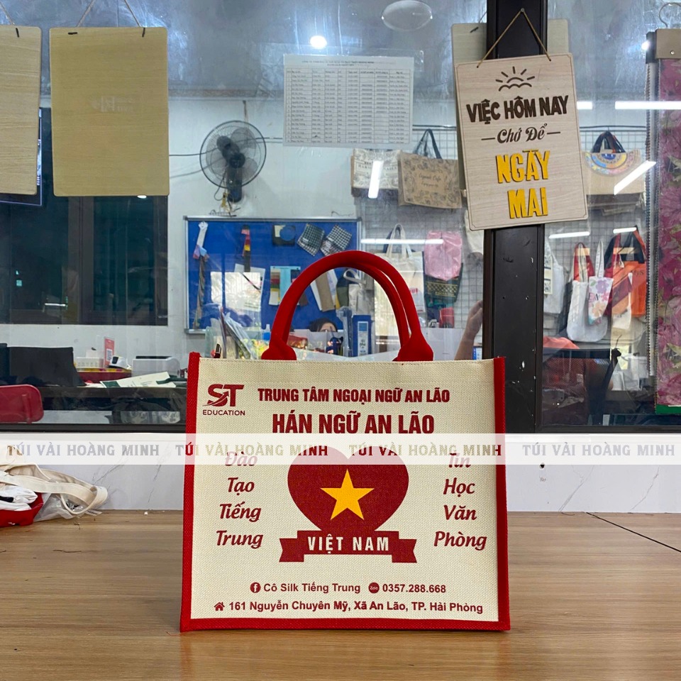 Túi vải linen in logo quà tặng thương hiệu dịp lễ 30/4