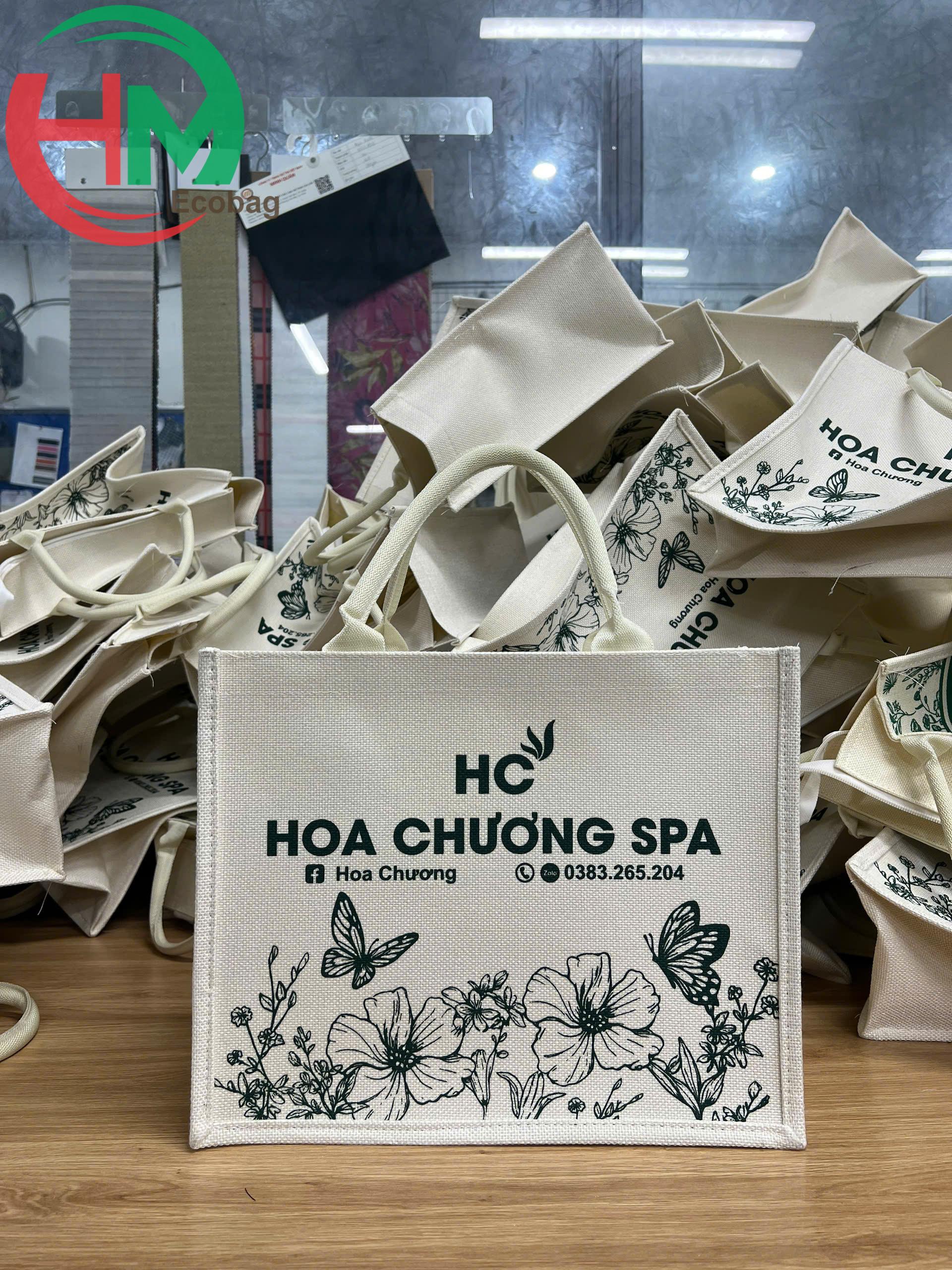 Túi vải linen Hoa Chương Spa được thiết kế nổi bật sang trọng