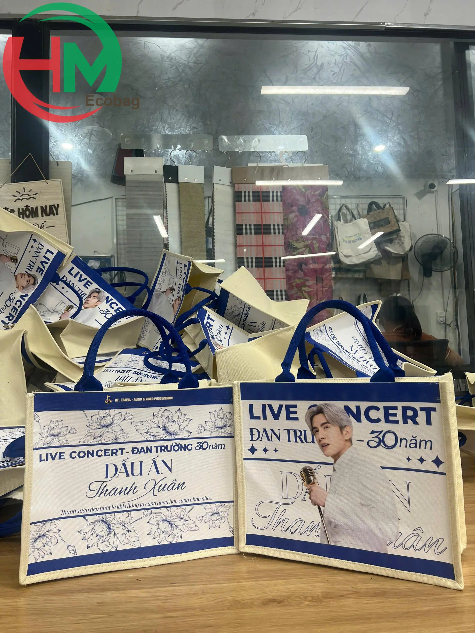 Túi vải trở thành đại sứ thương hiệu trong các sự kiện concert
