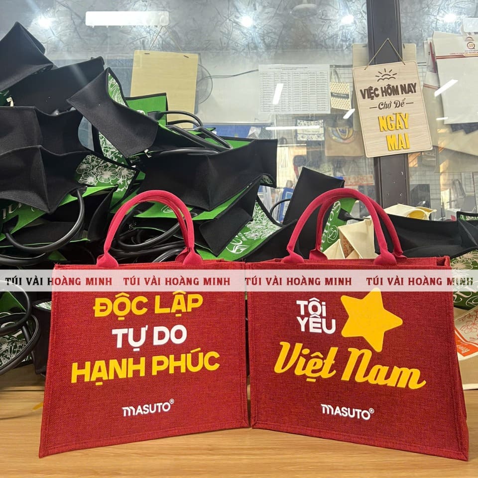 Túi vải quà tặng dịp lễ 30/4 -1/5 được nhiều doanh nghiệp lựa chọn