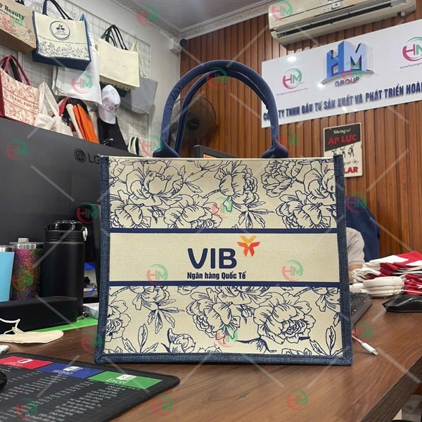Túi vải được sử dụng trong các sự kiện đặc biệt của ngân hàng tri ân khách hàng