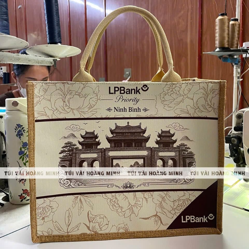 Mẫu túi vải linen  LPBank Priority Ninh Bình – Thiết kế mang dấu ấn văn hóa địa phương