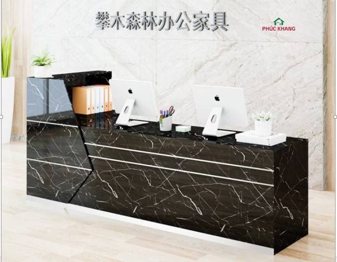 co nen su dung tam nhua PVC van da de op quay le tan khong 4