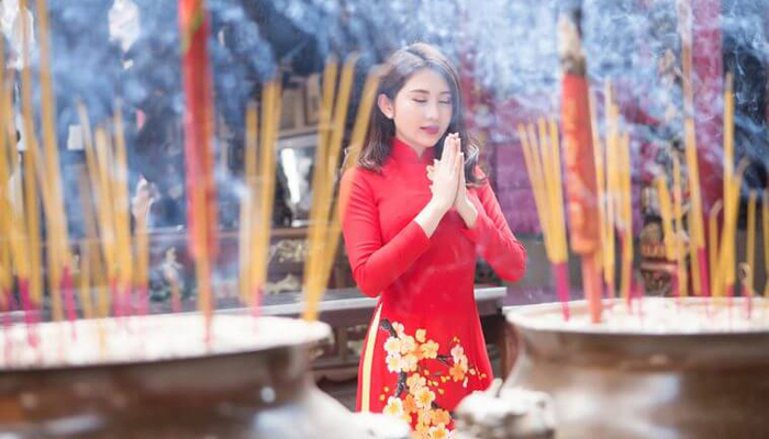 Có kinh nguyệt được thắp nhang không và những điều bạn chưa biết