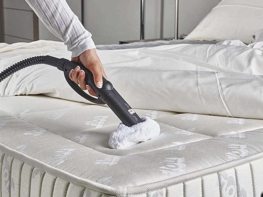 Hãy dùng máy hút bụi có cọ lớn để vệ sinh dễ dàng và nhanh chóng