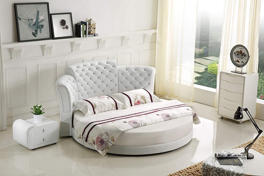 Thiết kế giường ngủ tròn với tone màu trắng trang nhã, sang trọng