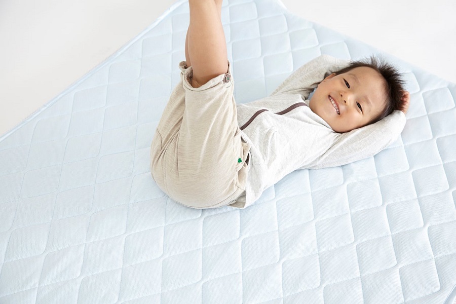 Mua nệm cao su cho bé cần chú ý đến kích thước, độ dày và tính thông thoáng của sản phẩm