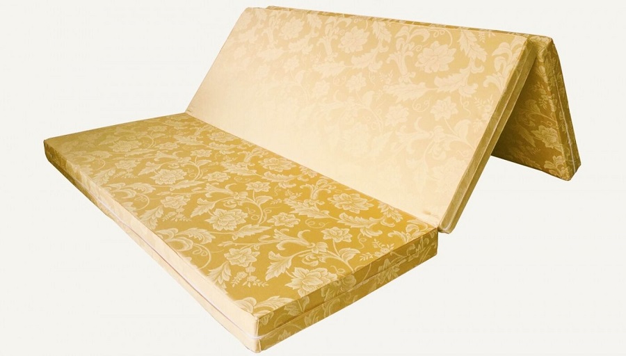 Với bề mặt vững chắc, độ cứng tối ưu, ba mẹ cũng có thể chọn nệm bông ép cho bé