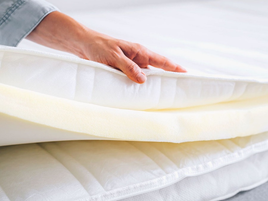 Nệm foam hay nệm cao su đêu dạng nguyên khối nên khi vệ sinh cần đảm bảo thực hiện đúng cách, tránh ảnh hưởng độ bền của sản phẩm