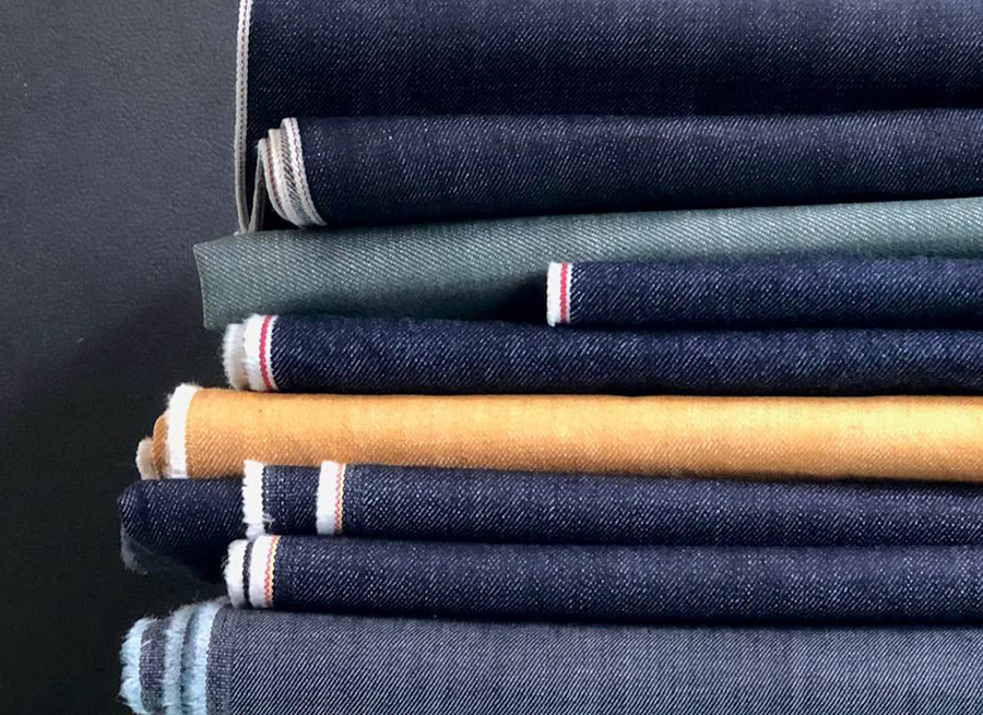 Nhược điểm của denim là độ bền màu không cao, dễ phai khi giặt nhiều lần
