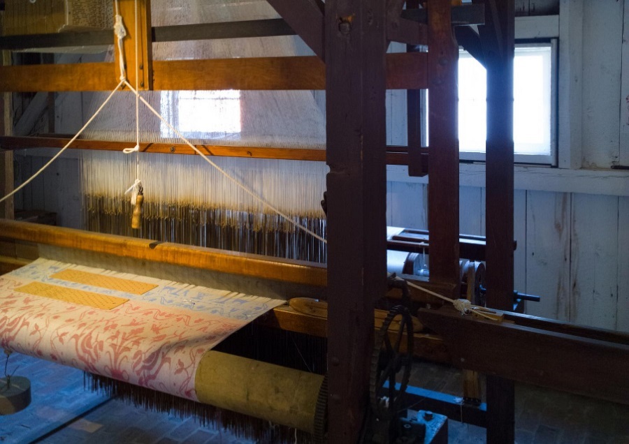 Sự ra đời của khung cửi Jacquard đơn giản hóa quy trình dệt vải gấm