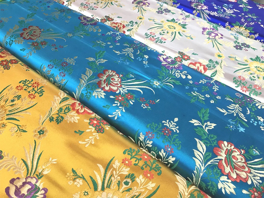 Màu sắc vô cùng đa dạng và tinh tế làm nên vẻ đẹp chất liệu gấm trường tồn theo thời gian