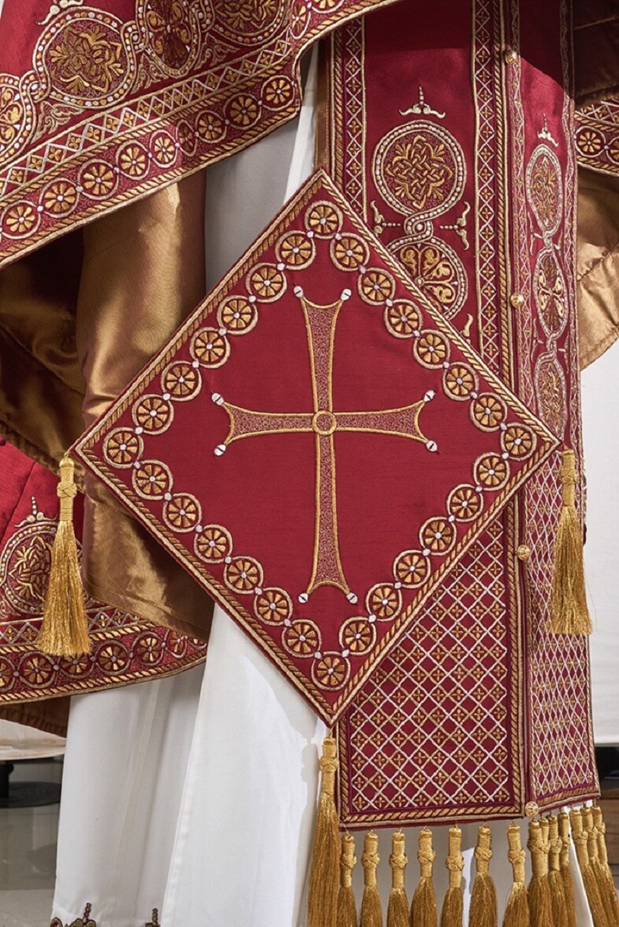Gấm Byzantium nổi bật với các họa tiết mang đậm màu sắc Thiên Chúa giáo