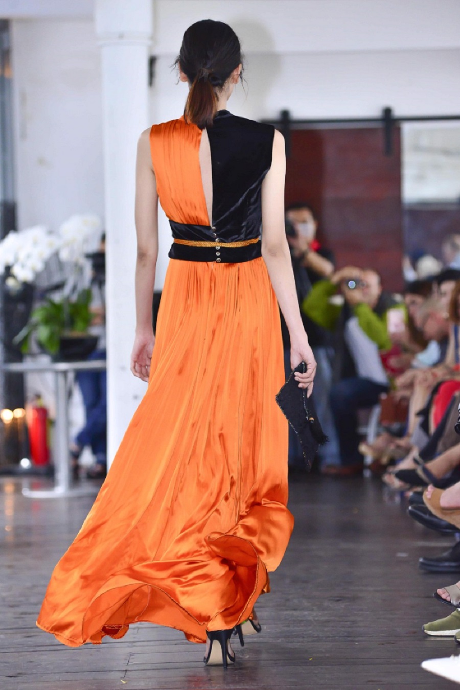 Vải lụa tơ tằm là nguồn cảm hứng của rất nhiều show thời trang trên toàn thế giới