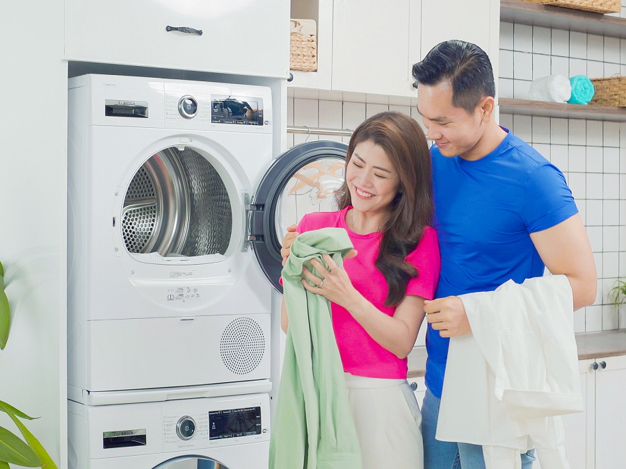 Bởi tính chất khó nhăn và độ bền cao nên việc vệ sinh vải polyester cũng rất dễ dàng với máy