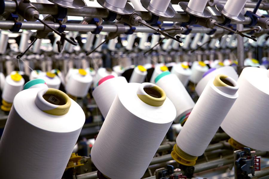 Spandex sau khi được cuộn thành ống chỉ, chuẩn bị dệt thành vải