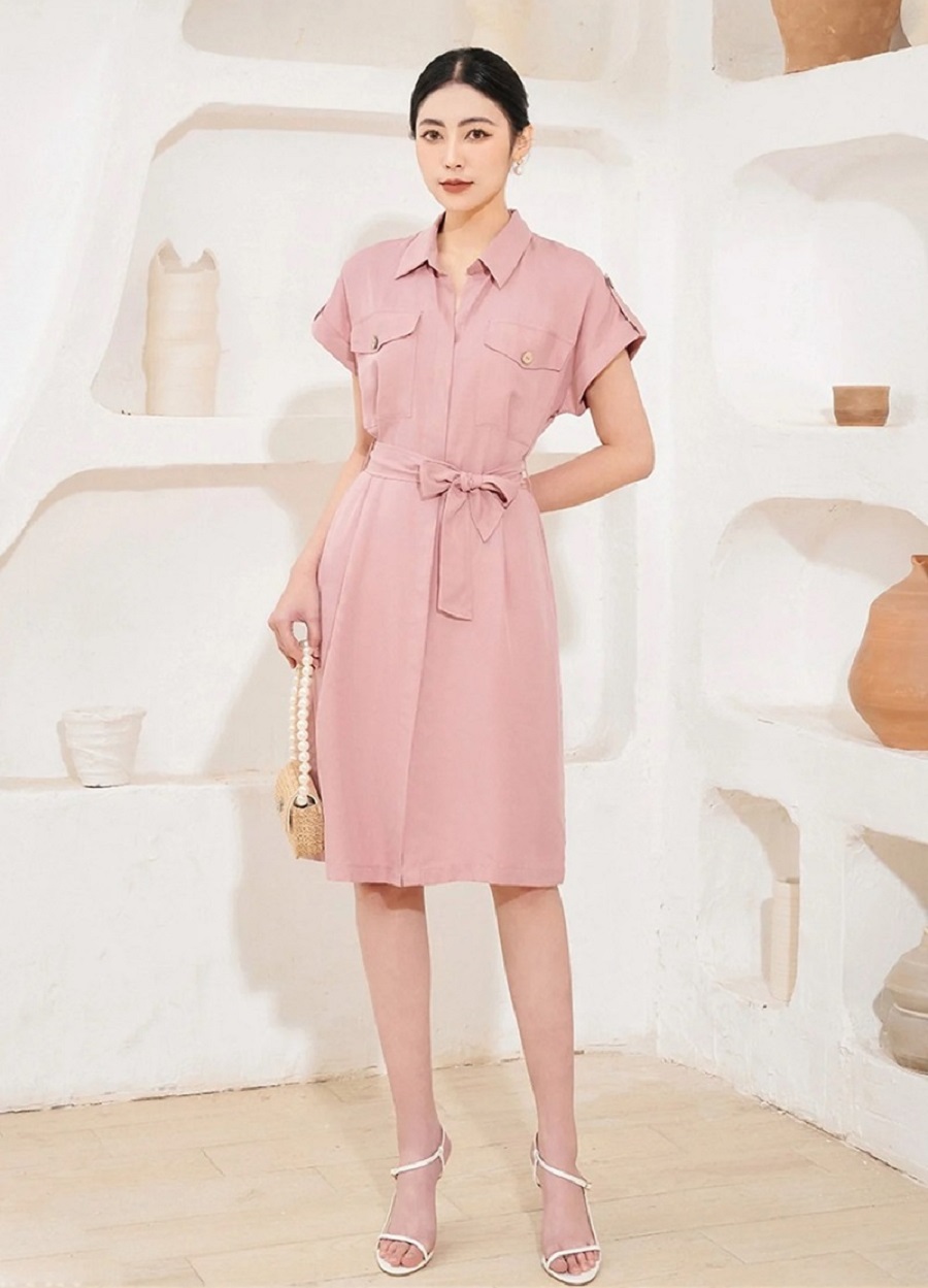 Vải thô là chất liệu mang đến sự hiện đại khỏe khoắn cho đầm công sở