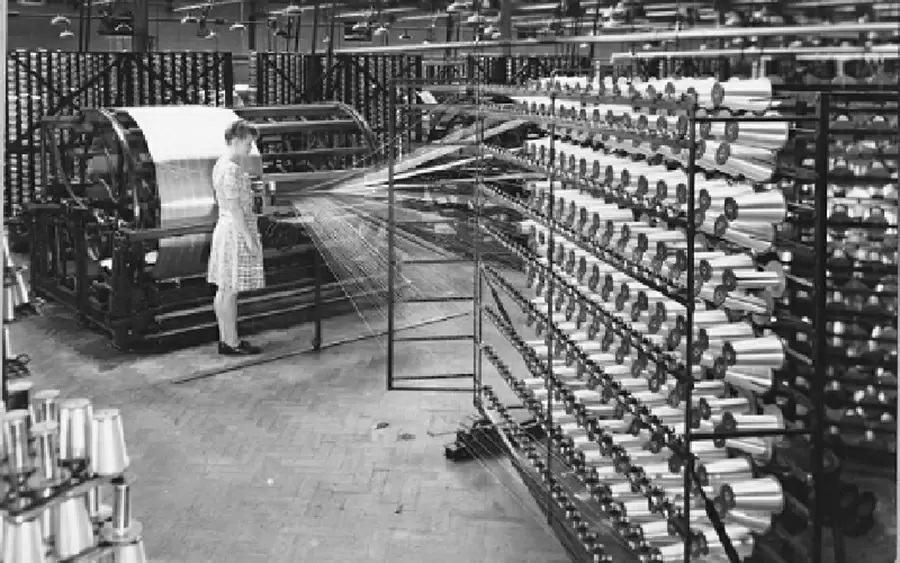 Mô hình sản xuất sợi rayon ở giữa thế kỷ 20