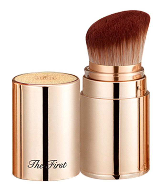 The First Geniture Perfecting Cover Brush được làm từ lông cừu mềm mịn