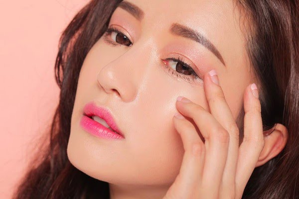 Các tông màu hồng, cam sẽ phù hợp với phong cách nhẹ nhàng này