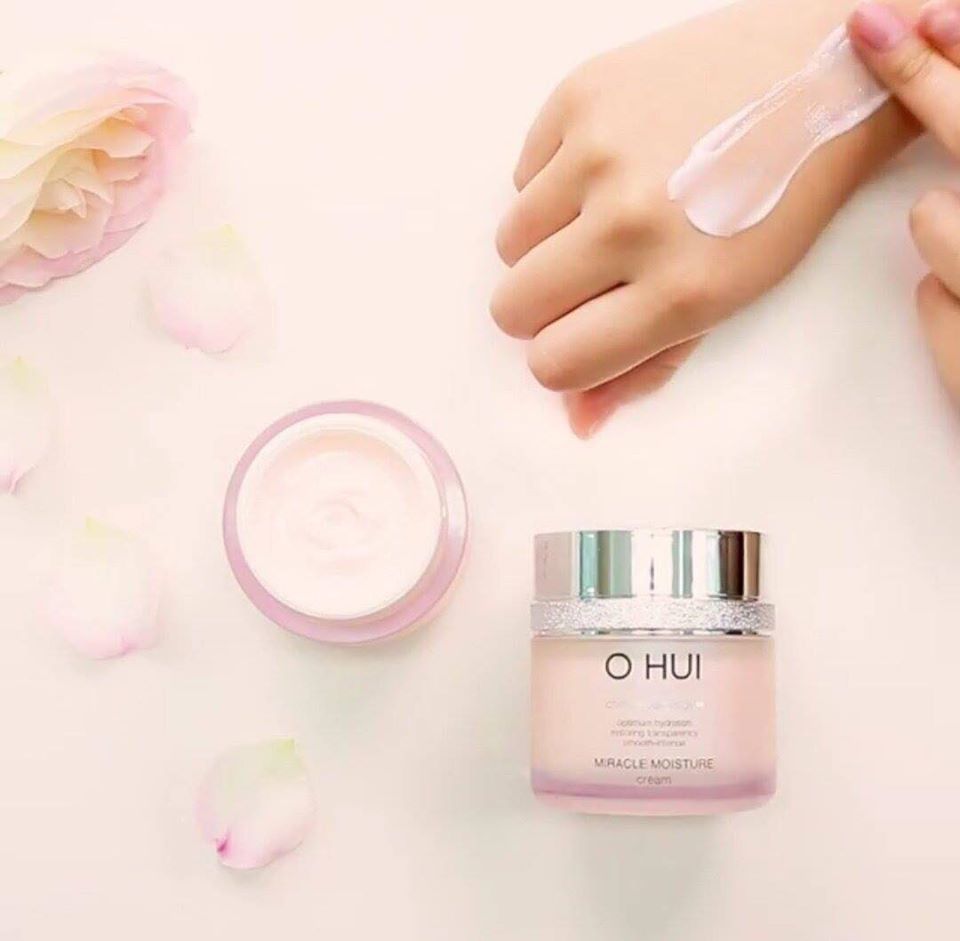 Kem dưỡng ẩm OHUI Miracle Moisture Cream